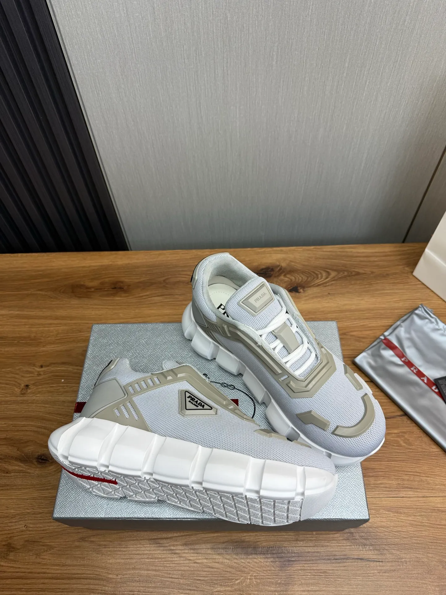 Factory price 580💰 [PRADA] Men's shoes are popular in the counter, official website is synchronized, 1 high-quality shipment ✔️Original mesh + cowhide lining, 1🆚1 replica, original bottom, 38-45 (45 customized, non-refundable)